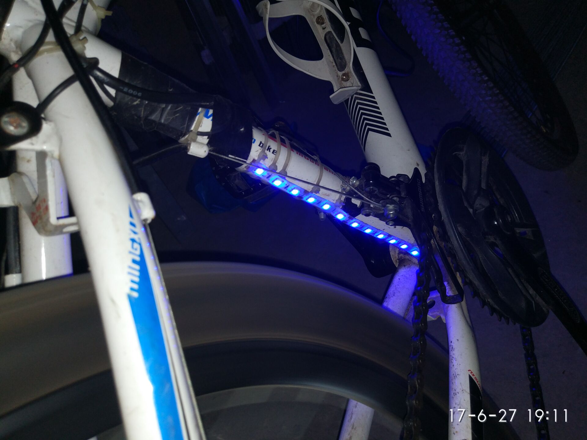 自制自行车发电系统,自行车发电装置要怎么做