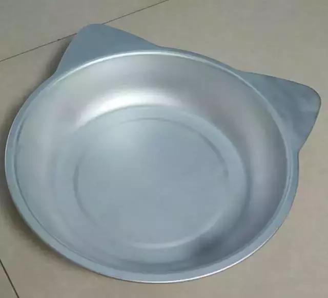 从让人捧腹的铝盆和鸡窝大抢购,看猫咪用品创业商机