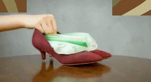 高跟鞋前面挤脚但是后跟掉怎么办,高跟鞋小了挤脚大了不跟脚怎么选