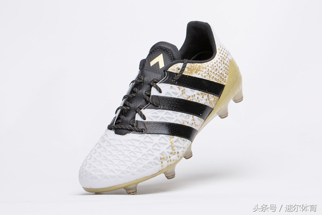 预算500足球鞋,500左右性价比最高的足球鞋