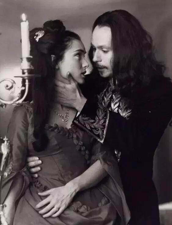 吸血鬼：你，躺好了吗？