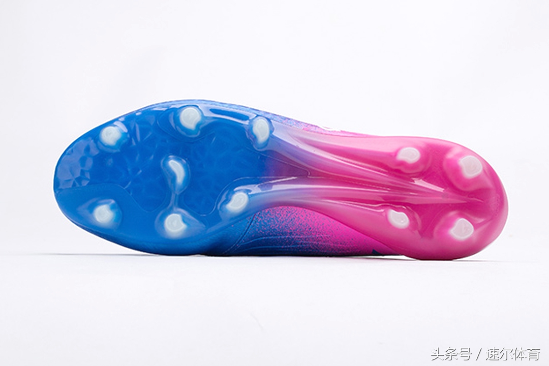 足球鞋推荐性价比高200左右,500块买啥足球鞋