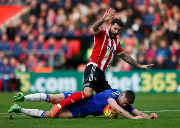 小法和皮尔洛长传球,gif首开纪录莫伊塞斯右脚抽射破门