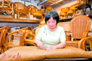 破烂藤席的修补匠：夫妻四十载妙手让旧藤席回春