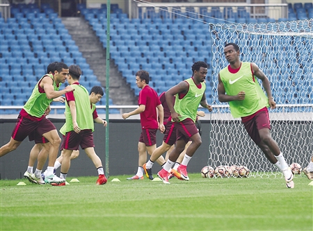 北京中赫国安对阵重庆当代力帆,张外龙中超