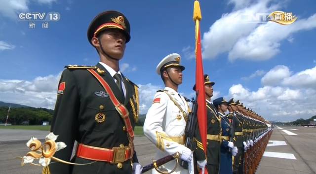重温香港回归视频,香港回归时刻市民热血沸腾