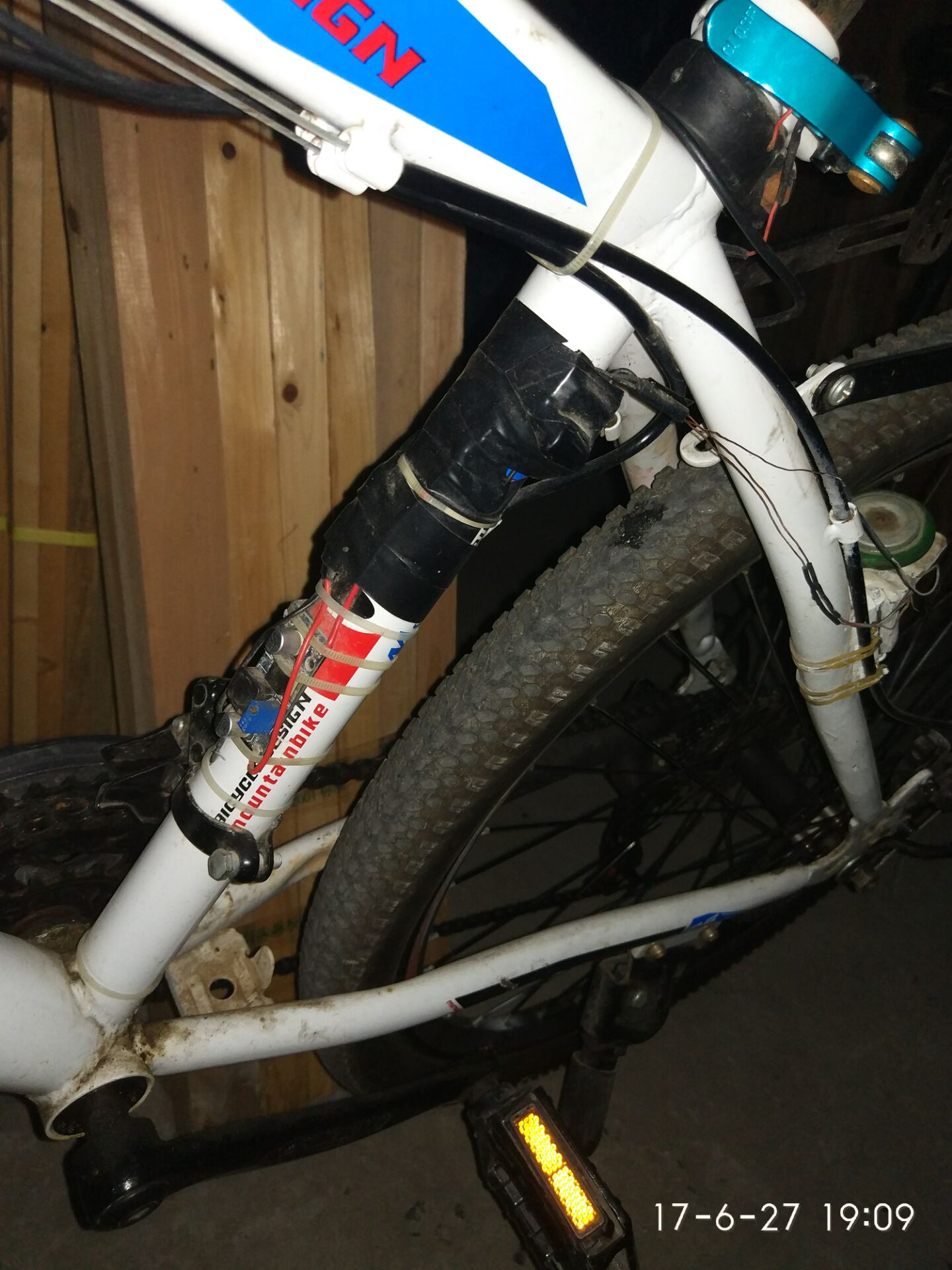 自制自行车发电系统,自行车发电装置要怎么做