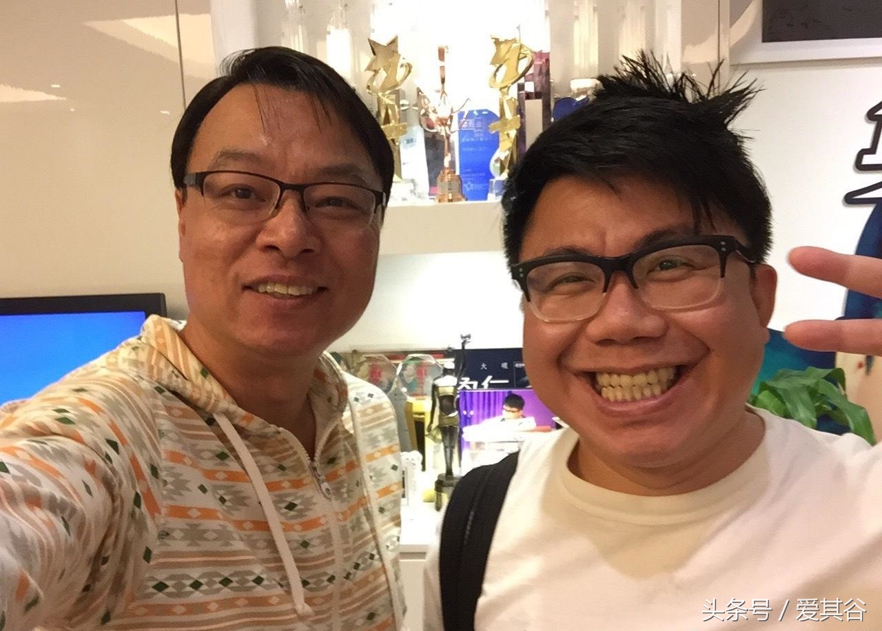 星爷*用御**导演,江湖人称铁腿水上漂,因与星爷不和,如今只能靠讲课谋生