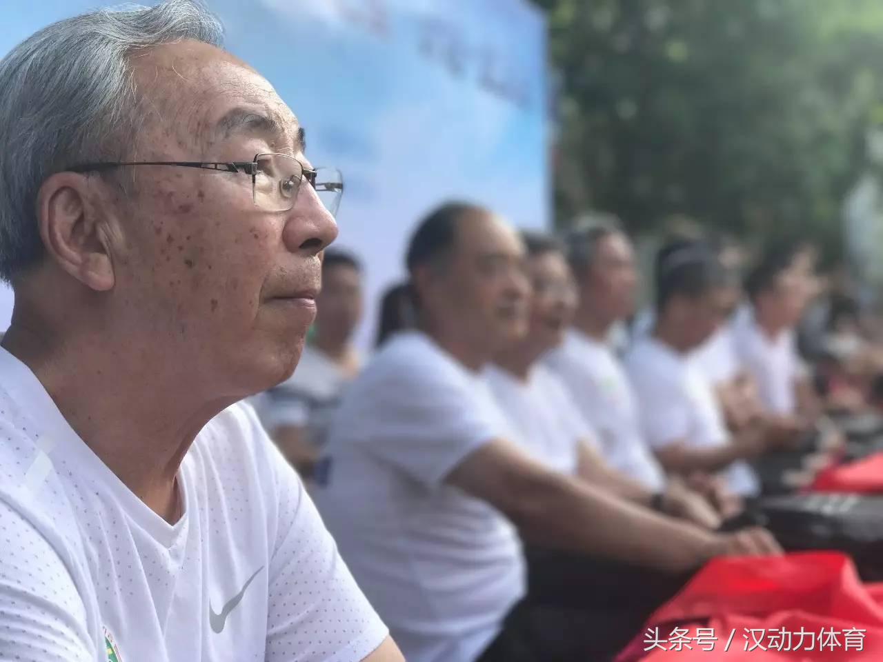 校园足球俱乐部加入条件,足球名宿团走进梅州