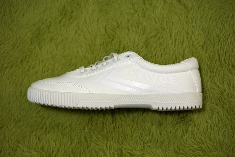 飞跃的小白鞋测评,飞跃国产高帮小白鞋