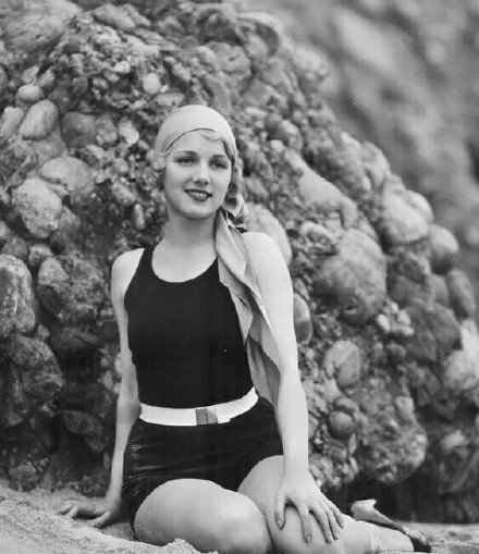 品牌专业游泳衣正品女连体衣,类似游泳衣的连体衣