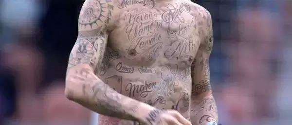 足坛历史上唯一没有纹身的球员,足球哪几位球员有纹身