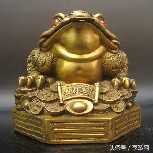 三脚金蟾摆件有什么讲究,三足蟾蜍风水
