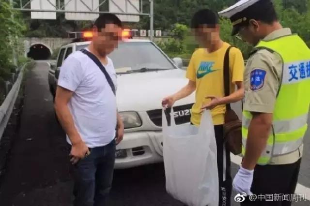 要不是腰软,怎么能把腿的劈这么开?