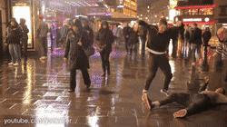 这个男孩用摔角暴打女朋友，惹得布洛克狂喷：去你妹的！