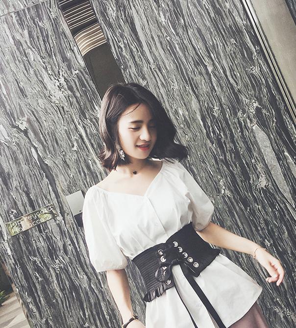 现在女人都怎么穿衣服的,现在女人都是怎么穿衣服的