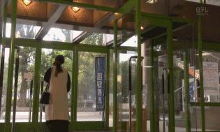 花式耍足球女孩,怎么玩花式足球