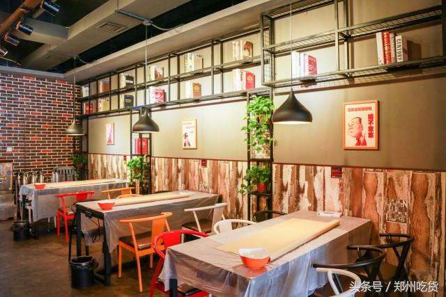 WTF？去南阳路吃海鲜，服务员把菜倒桌上就走，连筷子都没有？