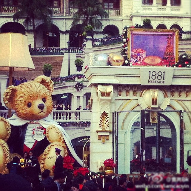 晒港剧晒港茶晒维港晒青涩照片,看看黄晓明唐嫣baby张卫健眼中的香港