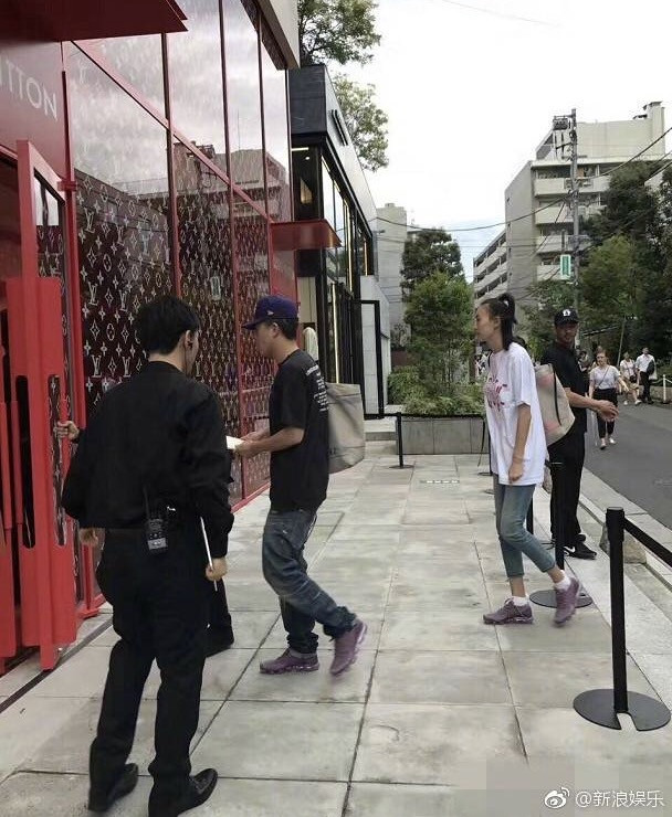 lv联名supreme火爆程度,lvxsupreme