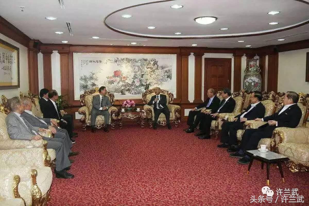 86岁青春依旧许义忠被美国潮商会聘为名誉会长