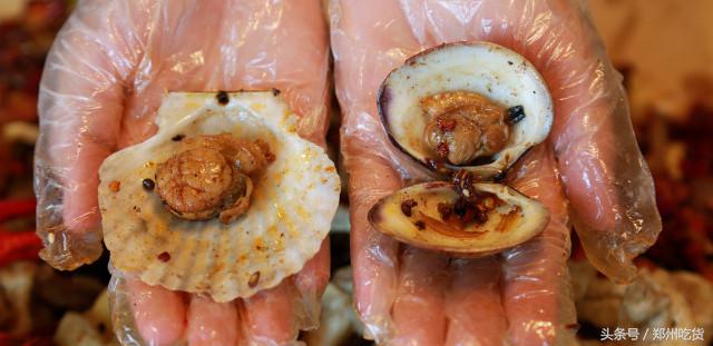 几个意思?去郑州南阳路吃海鲜,服务员你把菜倒桌上就跑?