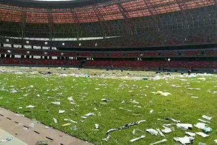 张学友演唱会检查斜挎包吗,张学友拎着话筒走的歌曲