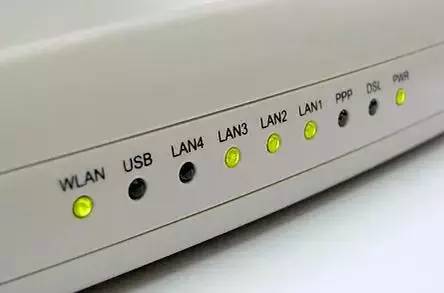 路由器放在高处天线应该怎样摆放,路由器的天线怎么摆放效果最佳