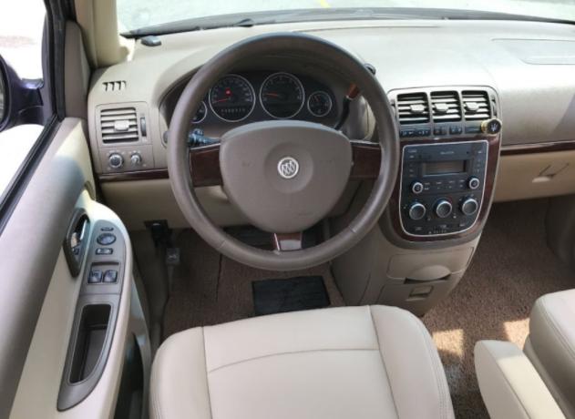 开了十年的别克gl8多少钱,花3-4万买辆五菱宏光mini值得吗