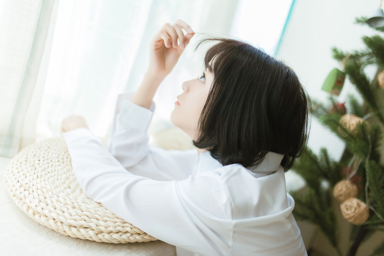 女生当面很热情微信聊天很冷漠,跟一个女孩聊天她太冷漠怎么办