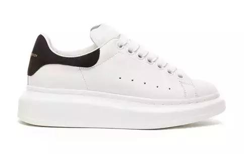 论一双小白鞋有多百搭,看一下最流行的小白鞋