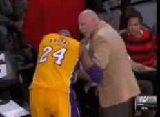 科比手指脱臼是哪场比赛,科比手指脱臼现场掰回