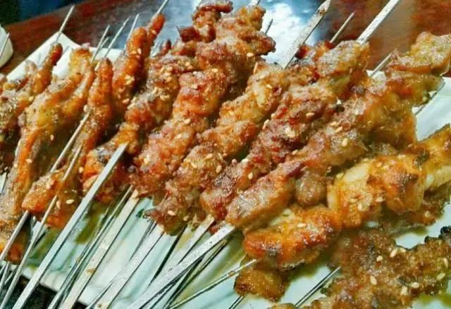 青岛美食探店台东撸小串,青岛撸串哪家好吃