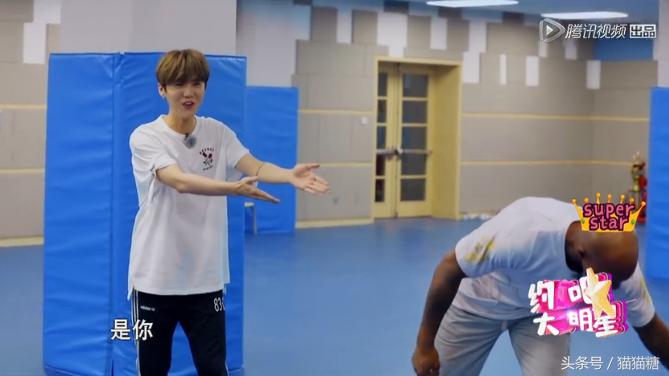 约吧大明星请来马布里，鹿晗秒变粉丝求合影，李晨高呼偶像，乔欣超淡定