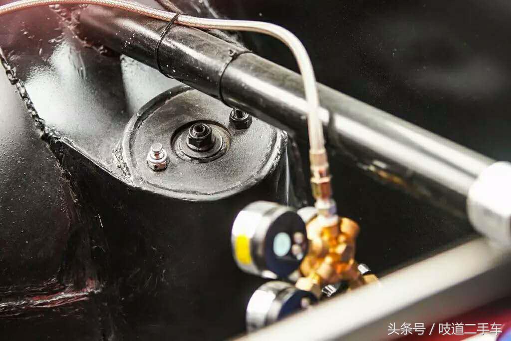 爆改五菱不算啥，氮气加速的捷达来虐他