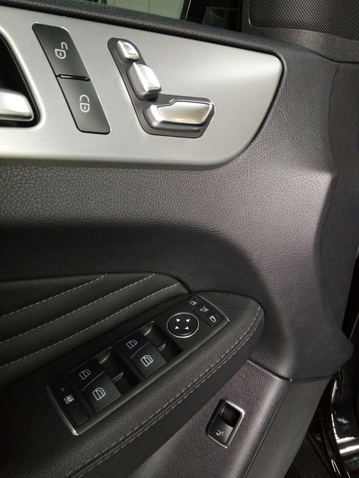 轿跑SUV奔驰GLE320coupe提车感受，外观很帅很装逼，配置却很低！