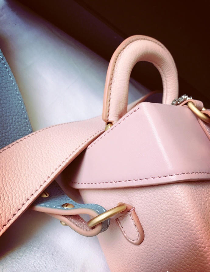 谁劝我都不好使,今夏就爱相机包!