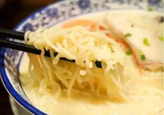 带朋友吃饭去哪里吃最好,出去吃什么面条好吃