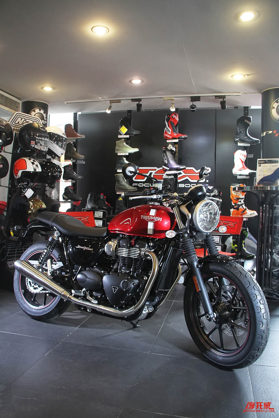 凯旋bonneville1200,凯旋bonneville红色