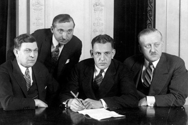 闲话体育经纪人：贵圈真乱｜懒熊涨姿势