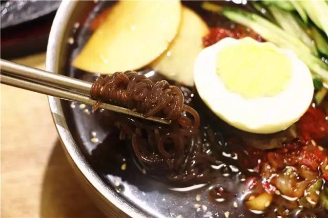 一碗不正经的肥牛饭,下班去哪吃