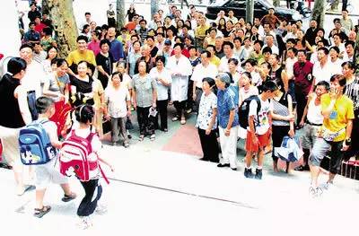 开学灾难片讲的什么,开学被说成什么灾难大片