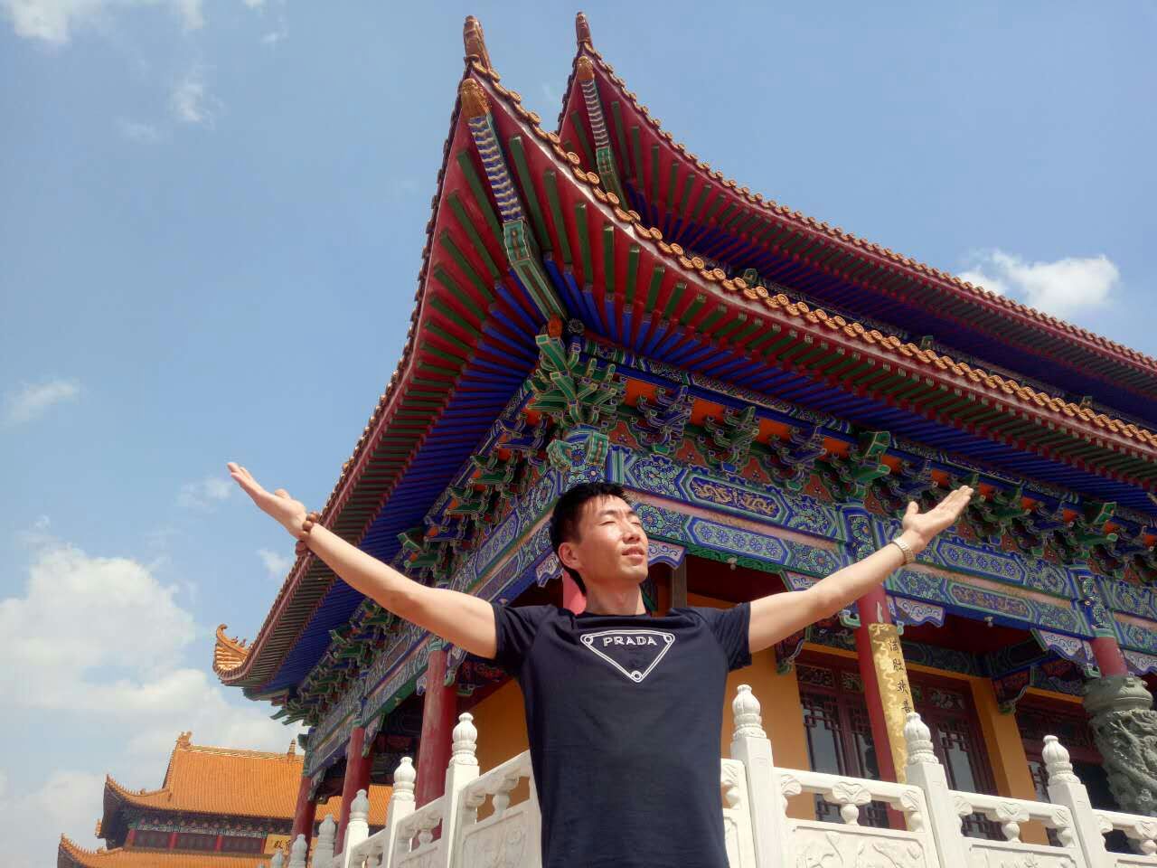 *坐静**焚香生紫烟，浮生难得半日闲，清心寡欲脱俗世，除去沧桑载梦还