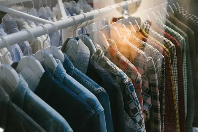 一把伞卖10万天价,一把伞卖七十万块