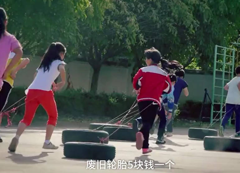 5块钱废旧轮胎练体力,留守儿童建“战狼”足球队,说要为国争光