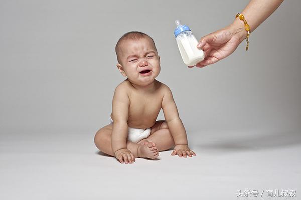 天气变冷了宝宝为什么不肯喝奶,天热宝宝不爱喝水怎么办