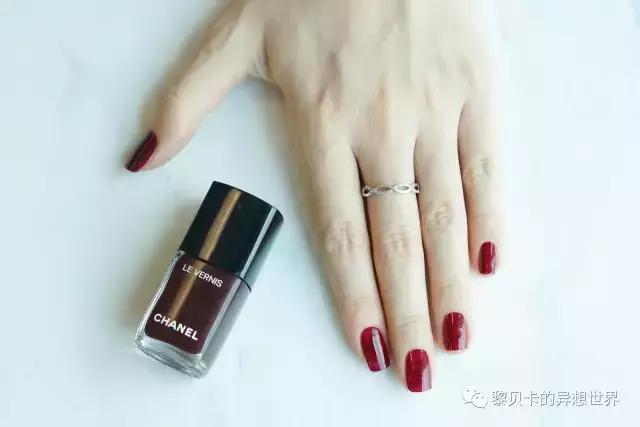 夏日冰透色指甲油,夏季指甲油又显白又霸气的颜色
