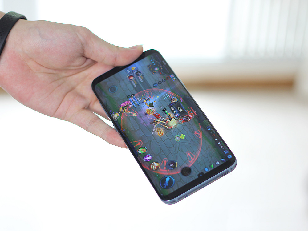 三星s8+现在是否值得购买,苹果8和三星s8+哪个值得买