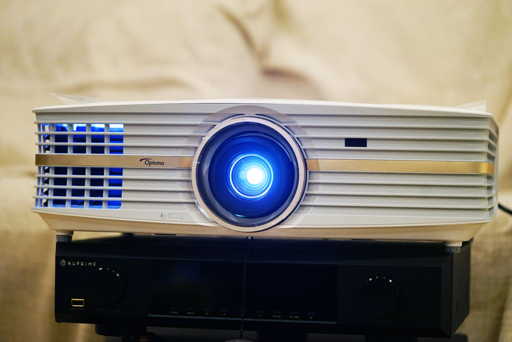 奥图码高流明4k投影机,奥图码uhd506投影机测评