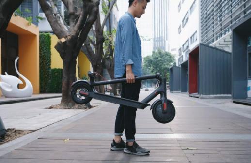 今天我飙车10公里，来告诉你米家滑板车值不值得买